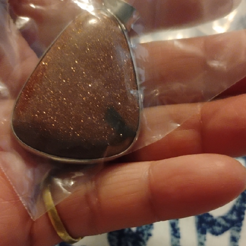 Elegant Gold Stone Pendant Necklace